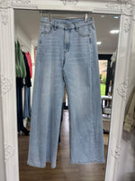 Load image into Gallery viewer, Perry Panel Leg Soft Jeans - 4 Colours - New Season
