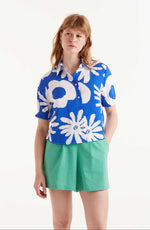 Load image into Gallery viewer, Blue and White Flower Shirt - New Season - Compania

