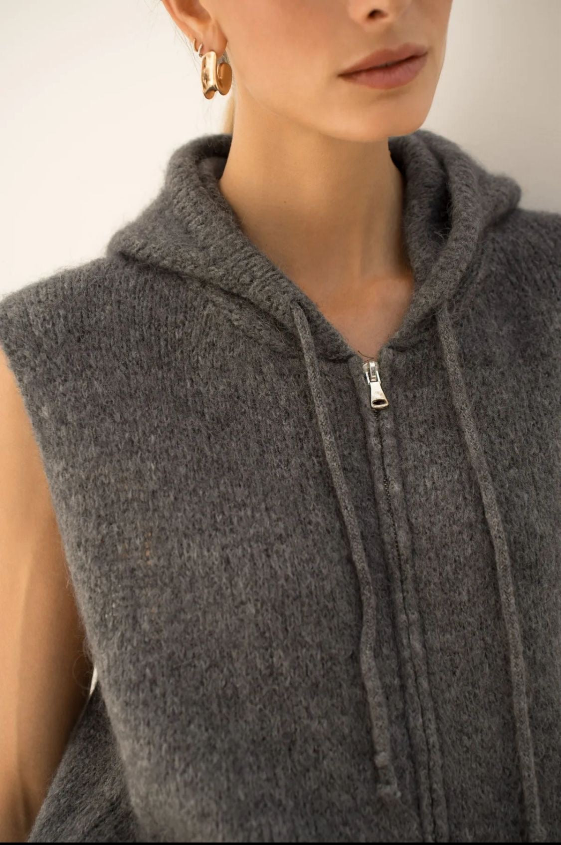 Lilah Sleeveless Knitted Hoodie - 3 Colours - L'Atelier Parisien