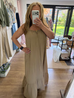 Load image into Gallery viewer, Plaited Detail Sun Dress - L'Atelier Parisien
