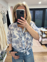 Load image into Gallery viewer, Crop Printed Blouse - 2 Colours - New Brand - Elia
