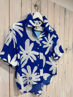 Load image into Gallery viewer, Blue and White Flower Shirt - New Season - Compania
