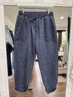 Load image into Gallery viewer, Sierra Relaxed Crop Trousers - 2 Colours - New Season
