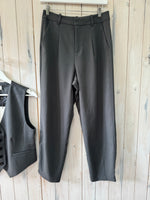 Load image into Gallery viewer, Kamerle 7/8 Trousers - Size 16 Available - New Season Kaffe
