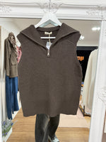 Load image into Gallery viewer, Faris Quarter Zip Gilet - 3 Colours - AW26
