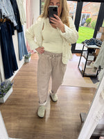Load image into Gallery viewer, Sierra Relaxed Crop Trousers - 2 Colours - New Season
