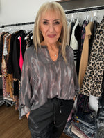 Load image into Gallery viewer, Savoir Blouse - New Season Skatie
