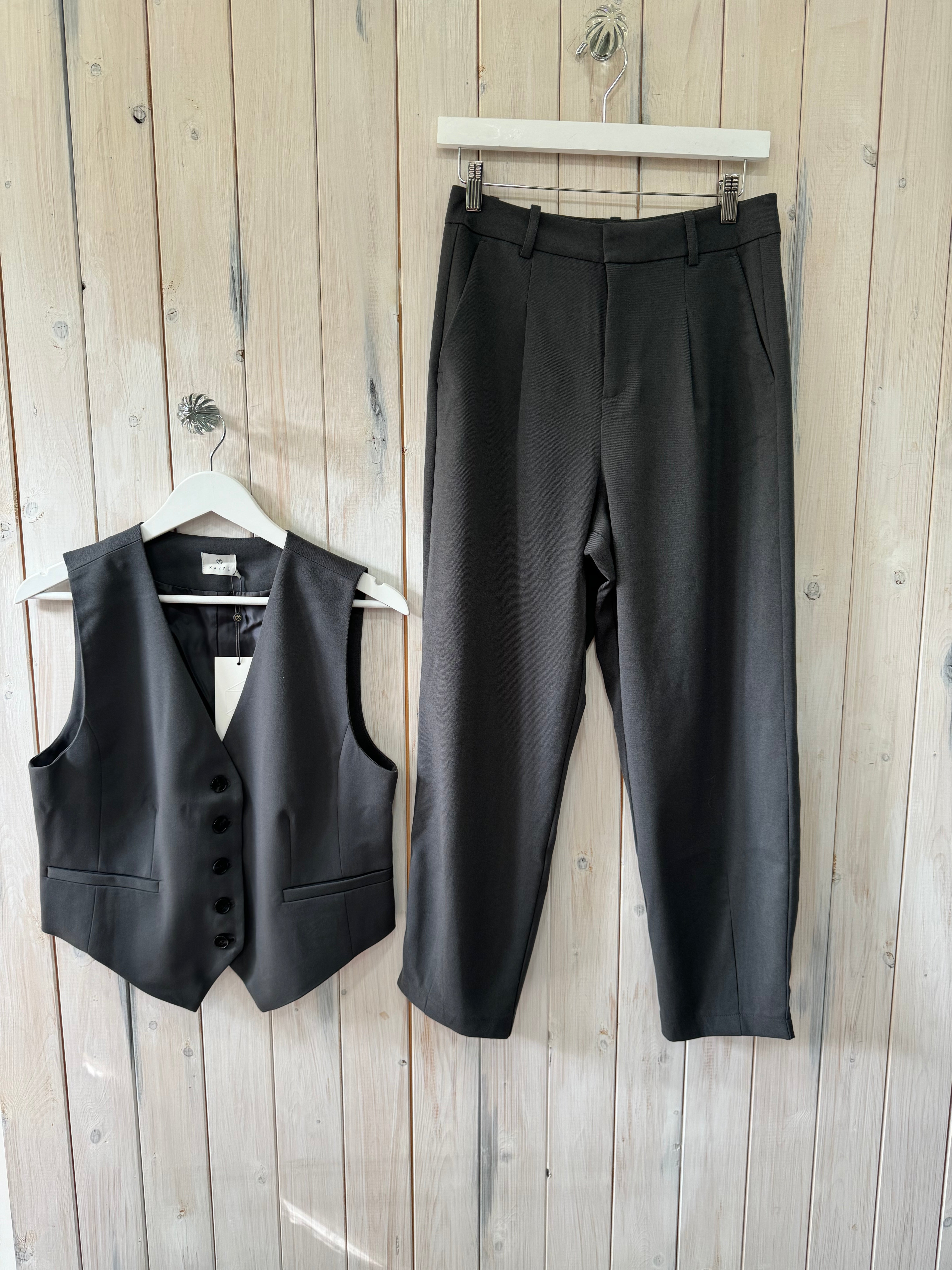Kamerle 7/8 Trousers - Size 16 Available - New Season Kaffe