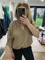 Load image into Gallery viewer, Dahlia Blouse - Kaffe
